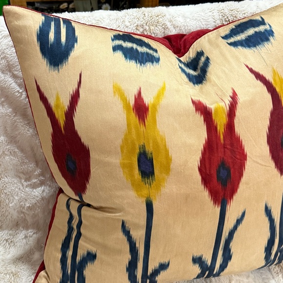 Pottery Barn Tulip Velvet Backed Accent Pillow - Picture 3 of 9